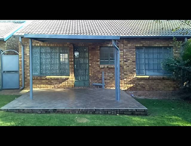2 BEDROOM TOWNHOUSE FOR SALE IN ANNLIN